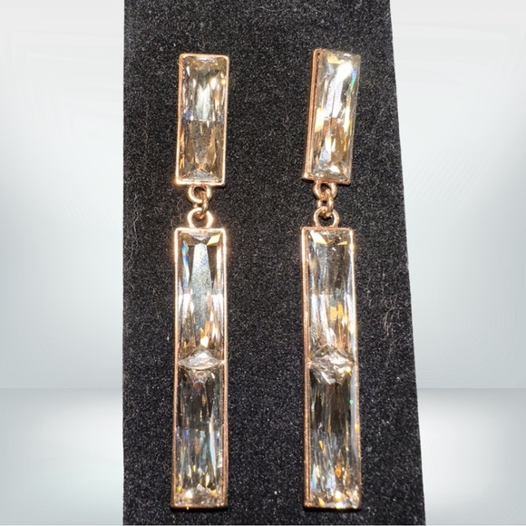 Sworofski Jewelry - Swarofski Crystal Drop Earings Pierced NWOT